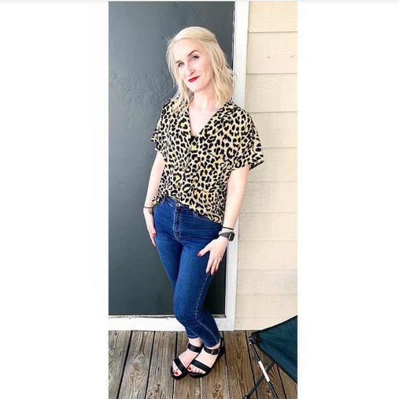 Meet your Poshers, Suzanna and Rachel - Picture 2 of 3